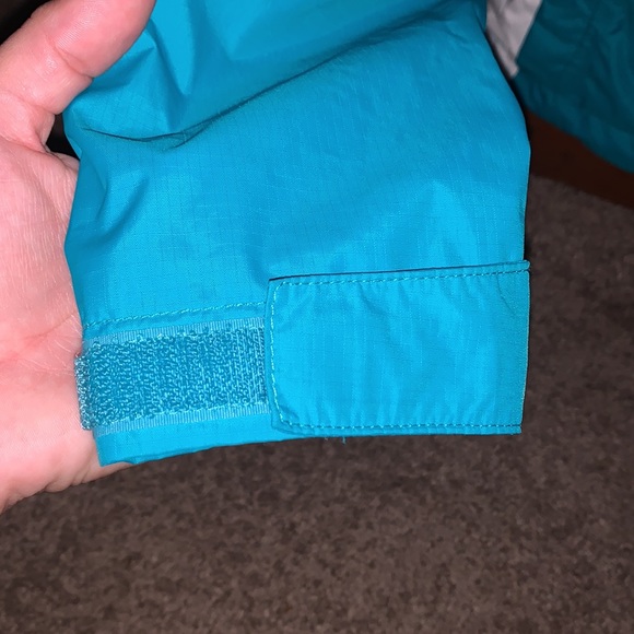 The North Face HyVent Rain Jacket Size Small - Picture 3 of 8
